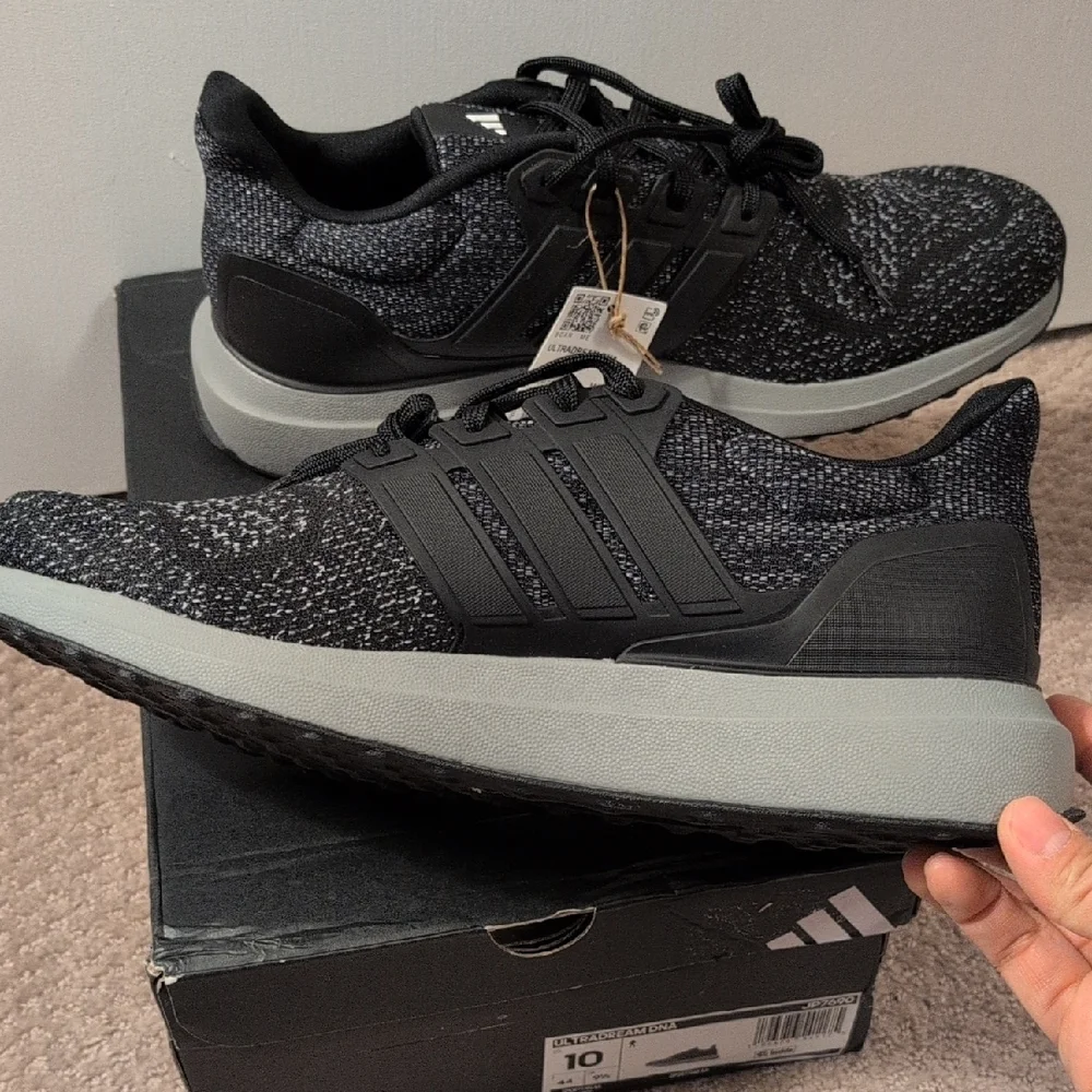 Adidas Mens Ultra Dream DNA Black and Gray Sneakers Size 10 NWT